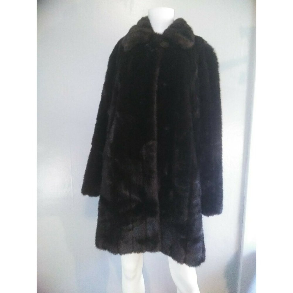 Womens Gallery Brown Ribbed faux fur Coat Size Medium.